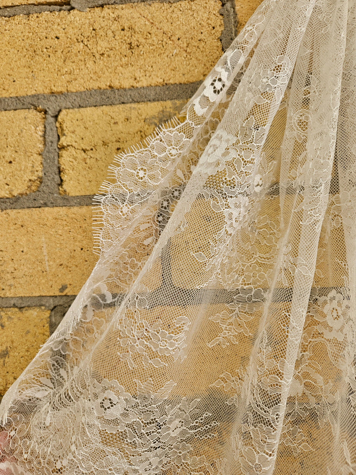 Full Chantilly Lace Veil