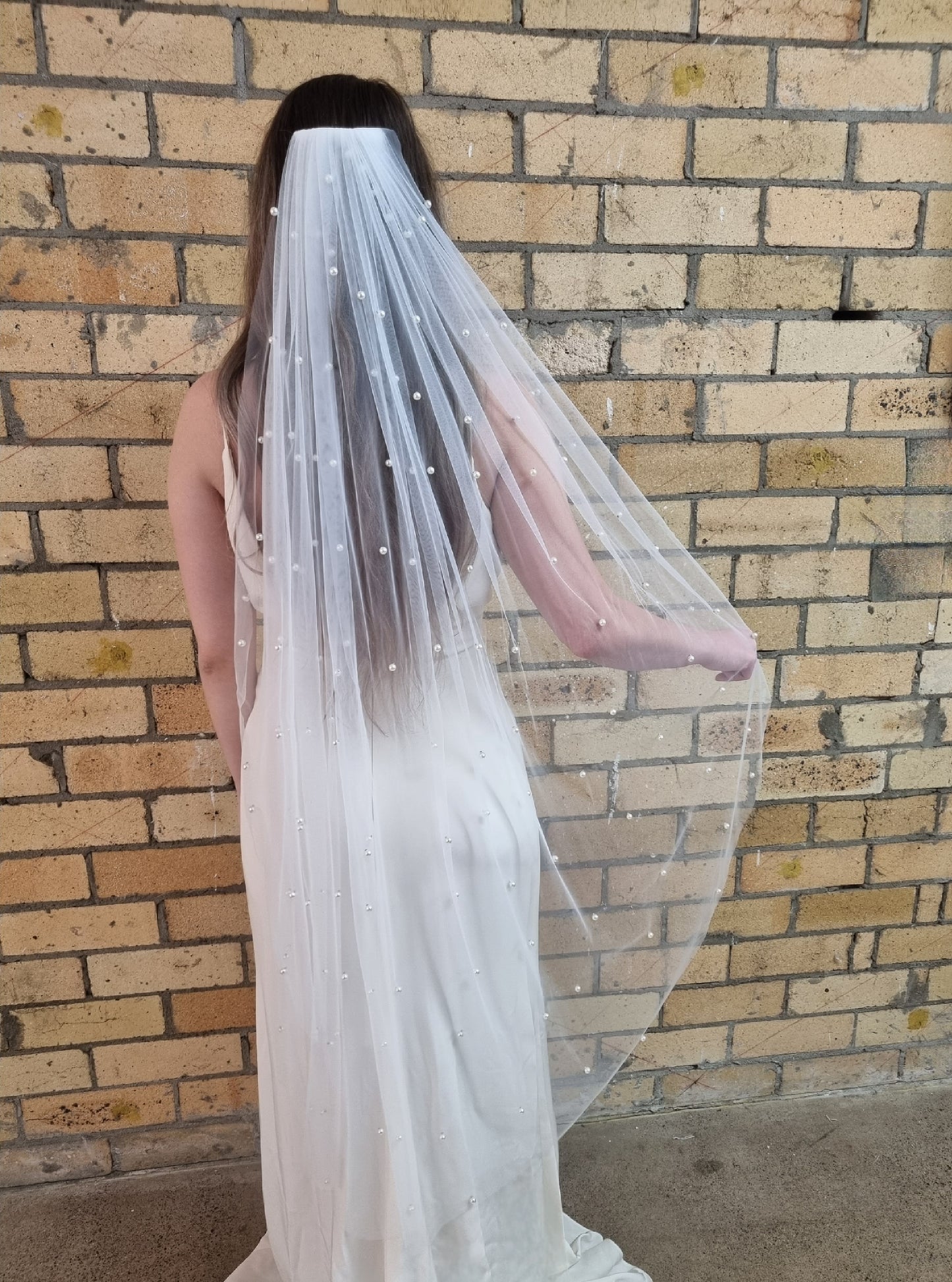 Mid Length Pearl Veil