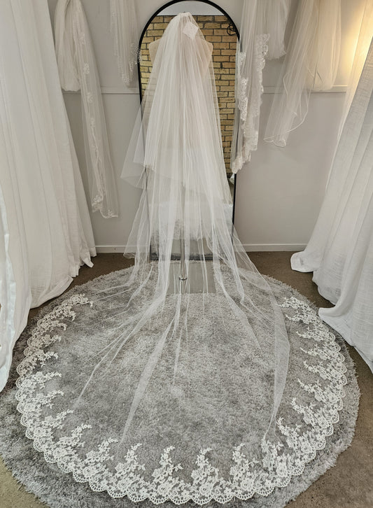 Long Two-Tiered Lace Veil (pre-loved)