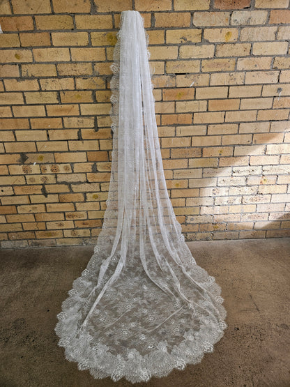 Full Chantilly Lace Veil