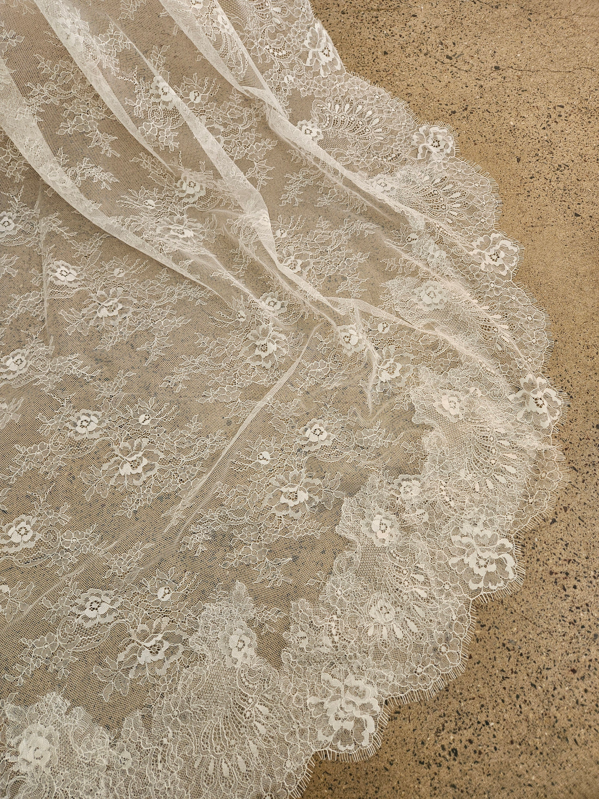Full Chantilly Lace Veil
