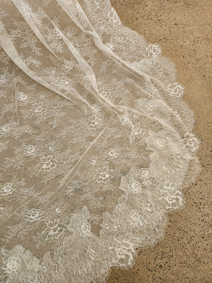 Full Chantilly Lace Veil