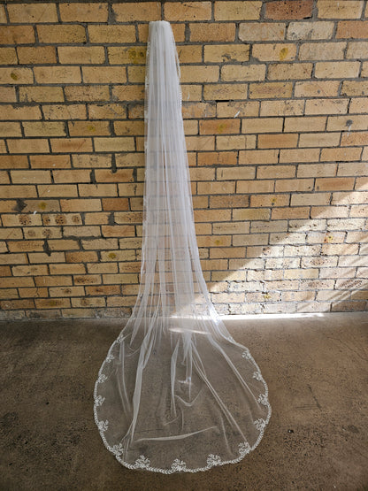 Leaf Lace Edge Veil