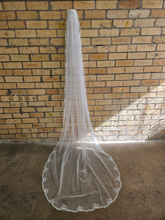 Leaf Lace Edge Veil