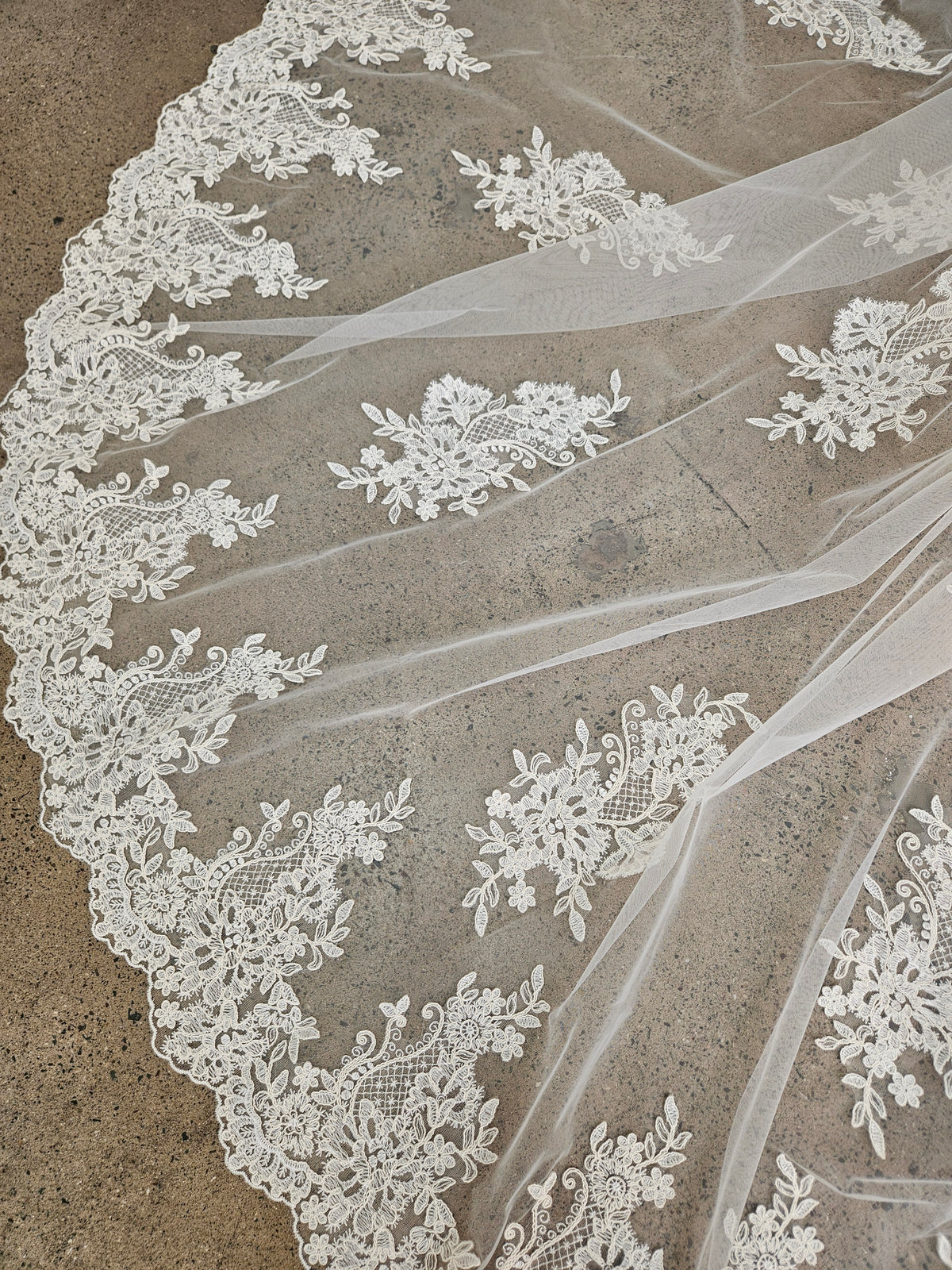 Two-tier Lace Bottom Veil